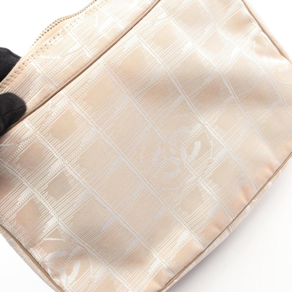 CHANEL Cream Leather Shoulder Bag - Picture 9 of 9